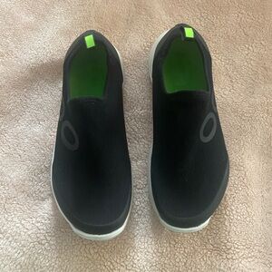 Like New Black OOFOS Oomg Sport Slip-On Sneakers